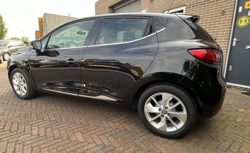 Renault Clio 0.9 TCE 5-Deurs Limited •Airconditioning / Navigatie / Parkeersensoren / LM-Velgen / Isofix / Winterbandenset• 1e Eigenaar & ZEER NETTE AUTO