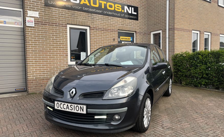 Renault Clio 1.2 16v TCE 100PK Dynamique 5-Deurs •Airconditioning / Parkeersensoren / 16” Lichtmetalen Velgen / Stoelverwarming / Keyless Entry• APK 16-07-2025