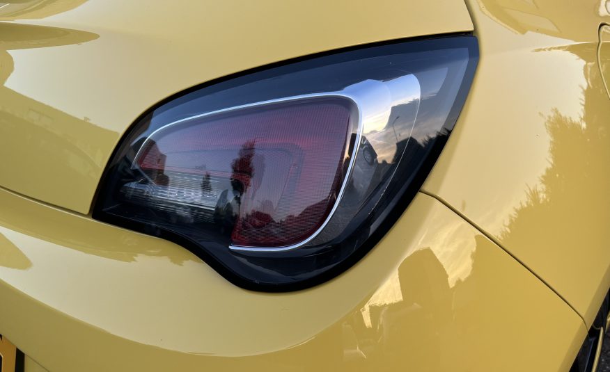 Opel Adam 1.4 16v Slam Yellow&Black •18” LM-Velgen / Half Leder Interieur / Automatische Airconditioning / Cruise Control / LED Verlichting• ZEER MOOIE & NETTE AUTO