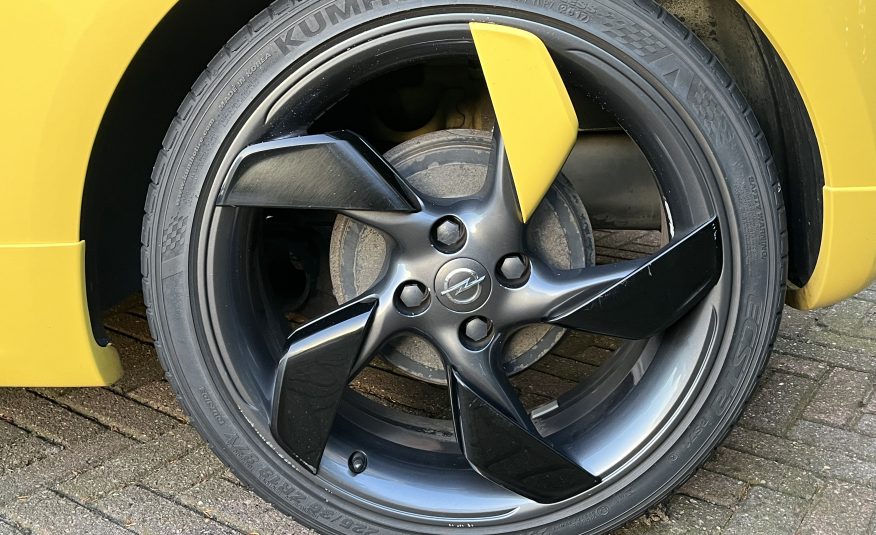 Opel Adam 1.4 16v Slam Yellow&Black •18” LM-Velgen / Half Leder Interieur / Automatische Airconditioning / Cruise Control / LED Verlichting• ZEER MOOIE & NETTE AUTO