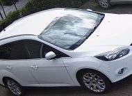 Ford Focus Wagon 1.0 Ecoboost Titanium •Automatische Airconditioning / Lichtmetalen Velgen / Parkeersensoren V+A / Privacy Glas / Wegklapbare Trekhaak / Keyless Entry• DEALER ONDERHOUDEN + NIEUWE DISTRIBUTIERIEM