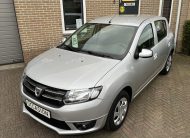 Dacia Sandero 0.9 TCe Lauréate 5-Deurs •Airconditioning / Cruise Control / Navigatie / Trekhaak / Winterbandenset• DEALER ONDERHOUDEN + NIEUWE APK BIJ AFLEVERING