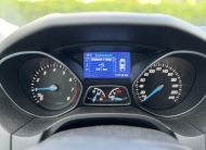 Ford Focus Wagon 1.0 Ecoboost Titanium •Automatische Airconditioning / Lichtmetalen Velgen / Parkeersensoren V+A / Privacy Glas / Wegklapbare Trekhaak / Keyless Entry• DEALER ONDERHOUDEN + NIEUWE DISTRIBUTIERIEM