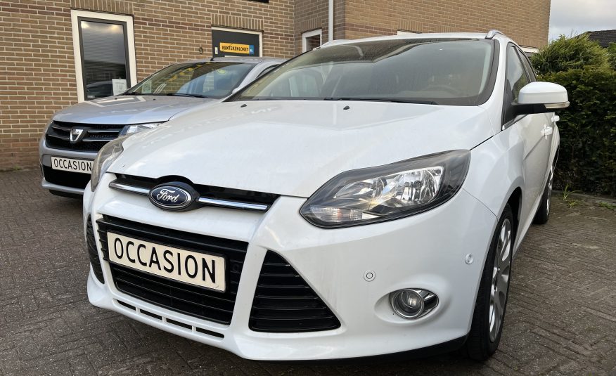 Ford Focus Wagon 1.0 Ecoboost Titanium •Automatische Airconditioning / Lichtmetalen Velgen / Parkeersensoren V+A / Privacy Glas / Wegklapbare Trekhaak / Keyless Entry• DEALER ONDERHOUDEN + NIEUWE DISTRIBUTIERIEM