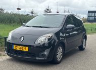Renault Twingo 1.2 16v Collection •Airconditioning / All Season Banden / Lichtmetalen Velgen / Achterspoiler• + NIEUWE APK
