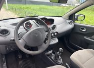 Renault Twingo 1.2 16v Collection •Airconditioning / All Season Banden / Lichtmetalen Velgen / Achterspoiler• + NIEUWE APK