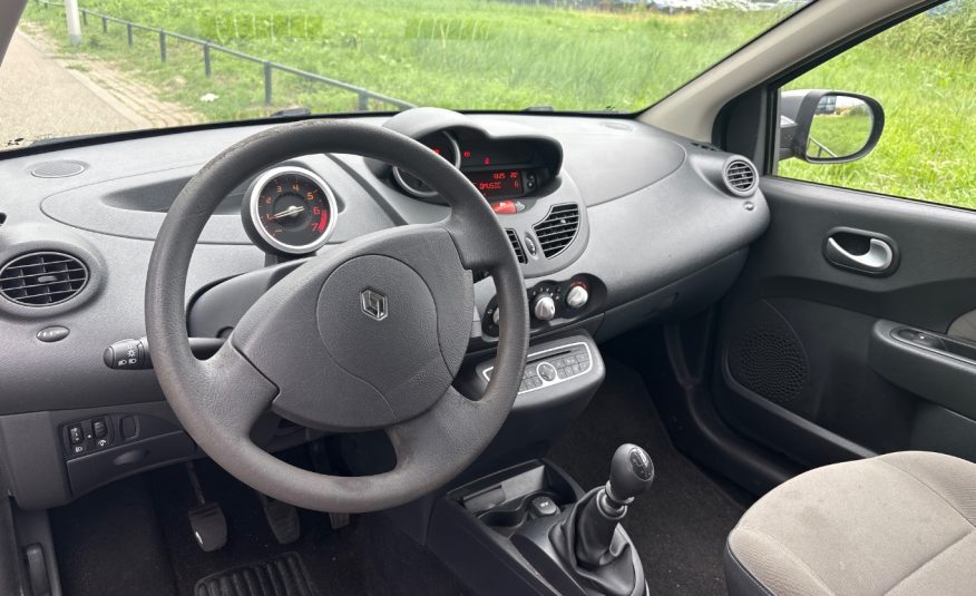 Renault Twingo 1.2 16v Collection •Airconditioning / All Season Banden / Lichtmetalen Velgen / Achterspoiler• + NIEUWE APK