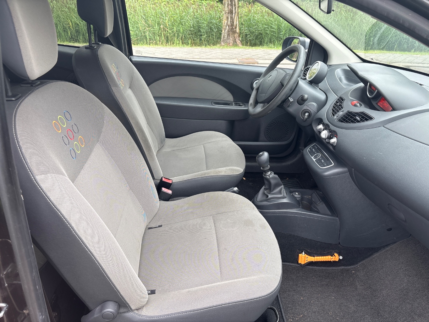 Renault Twingo 1.2 16v Collection •Airconditioning / All Season Banden / 14” Lichtmetalen Velgen / Achterspoiler• + NIEUWE APK 12-2026