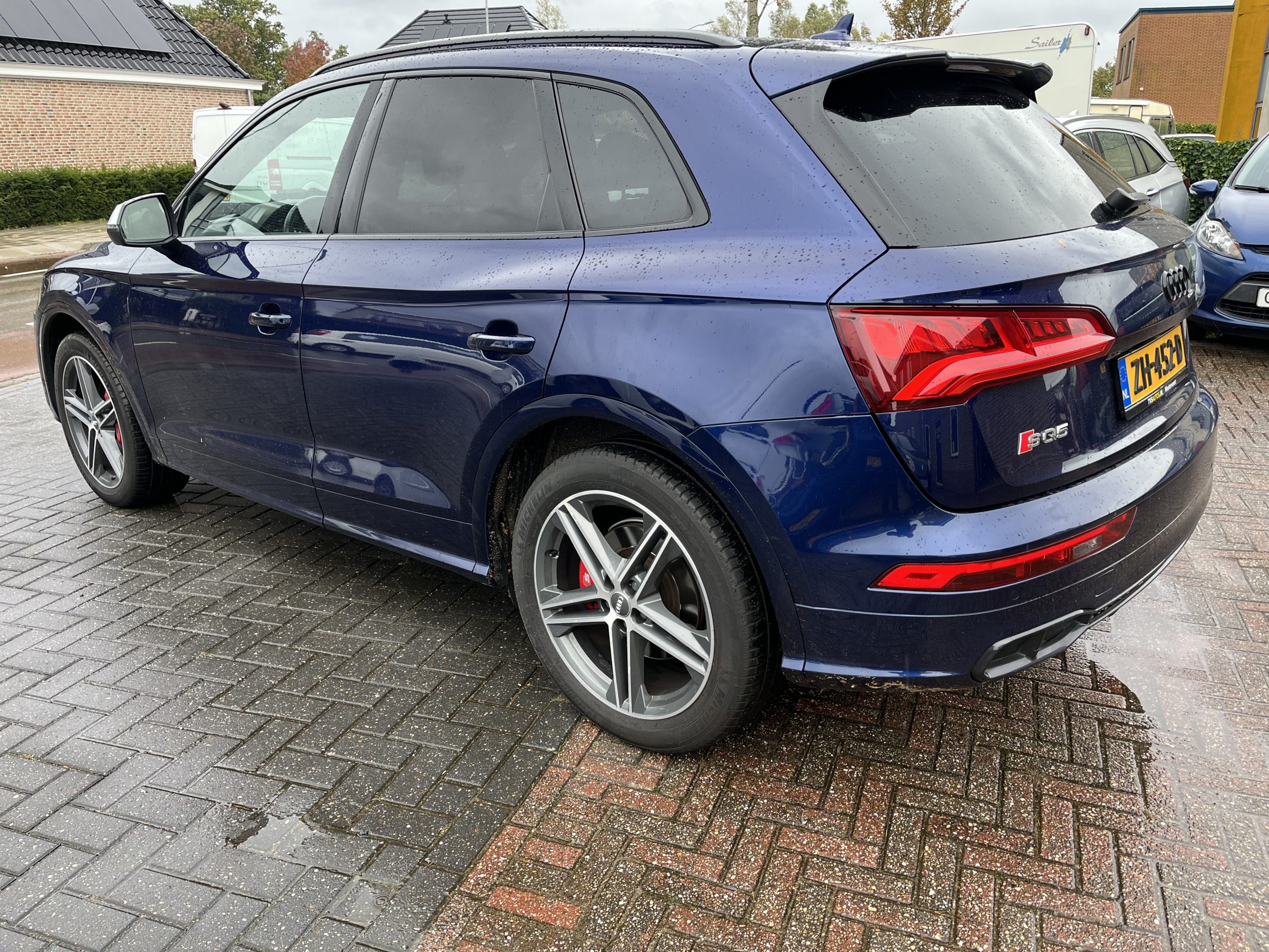 Audi SQ5 3.0 TFSI Quattro V6T S-Line 354PK •Automatische Airconditioning / Luchtvering / Alarminstallatie / 20” Lichtmetalen Velgen / Ambient Light / Trekhaak / Half Lederen Interieur & Alcantara / Navigatiesysteem / Audio Upgrade•