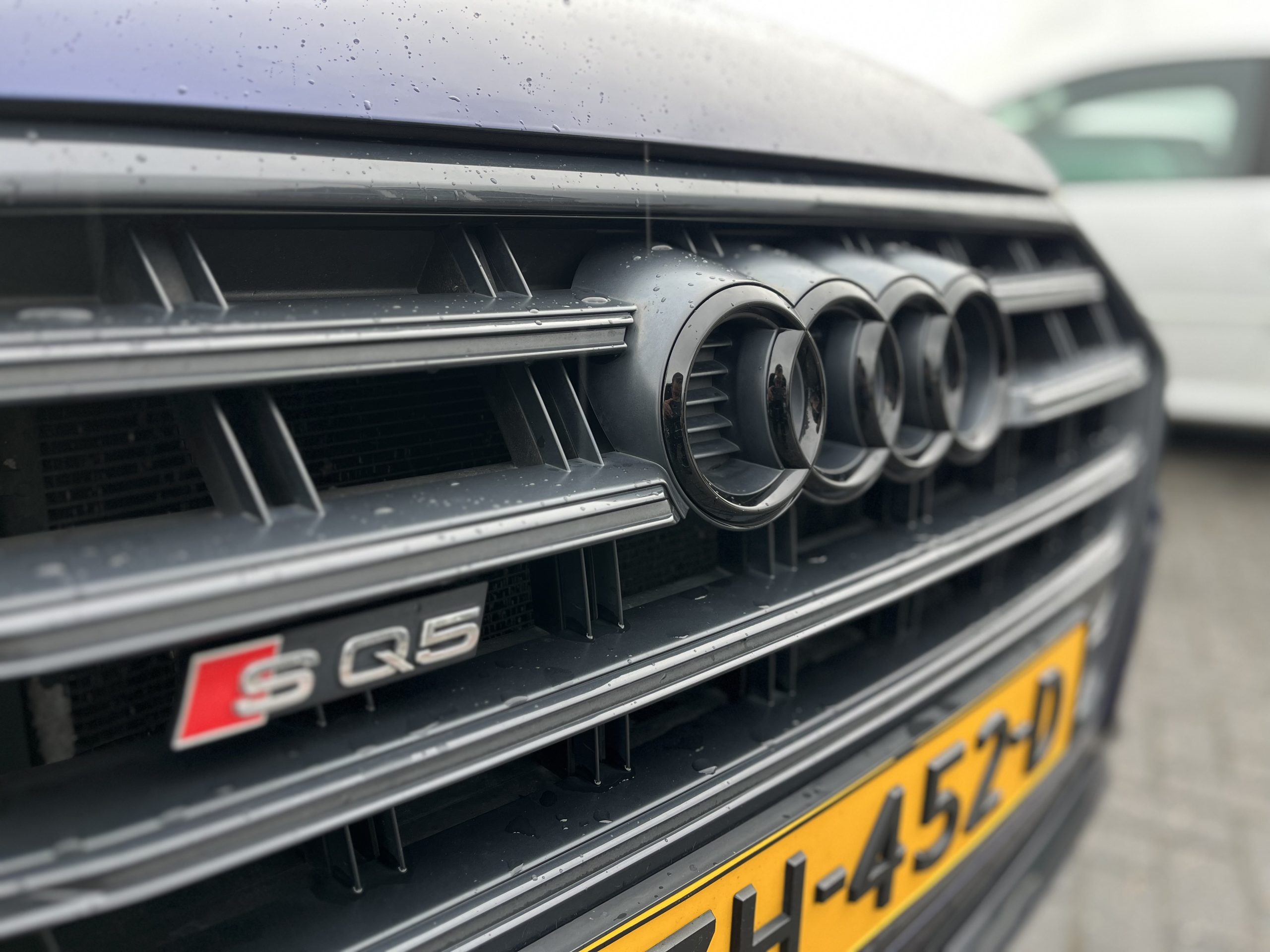 Audi SQ5 3.0 TFSI Quattro V6T S-Line 354PK •Automatische Airconditioning / Luchtvering / Alarminstallatie / 20” Lichtmetalen Velgen / Ambient Light / Trekhaak / Half Lederen Interieur & Alcantara / Navigatiesysteem / Audio Upgrade•