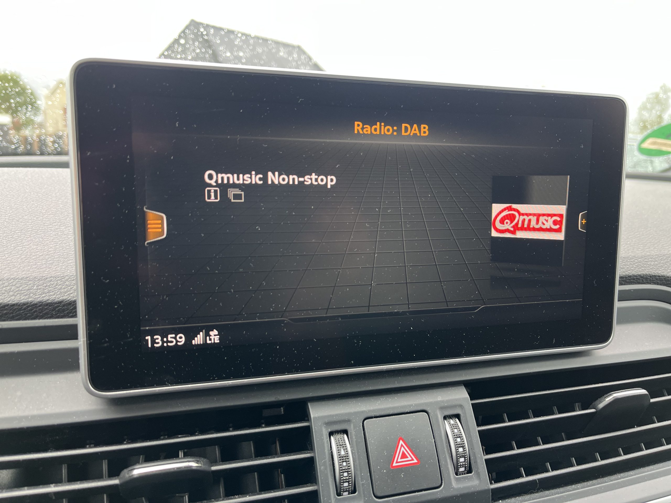 Audi SQ5 3.0 TFSI Quattro V6T S-Line 354PK •Automatische Airconditioning / Luchtvering / Alarminstallatie / 20” Lichtmetalen Velgen / Ambient Light / Trekhaak / Half Lederen Interieur & Alcantara / Navigatiesysteem / Audio Upgrade•