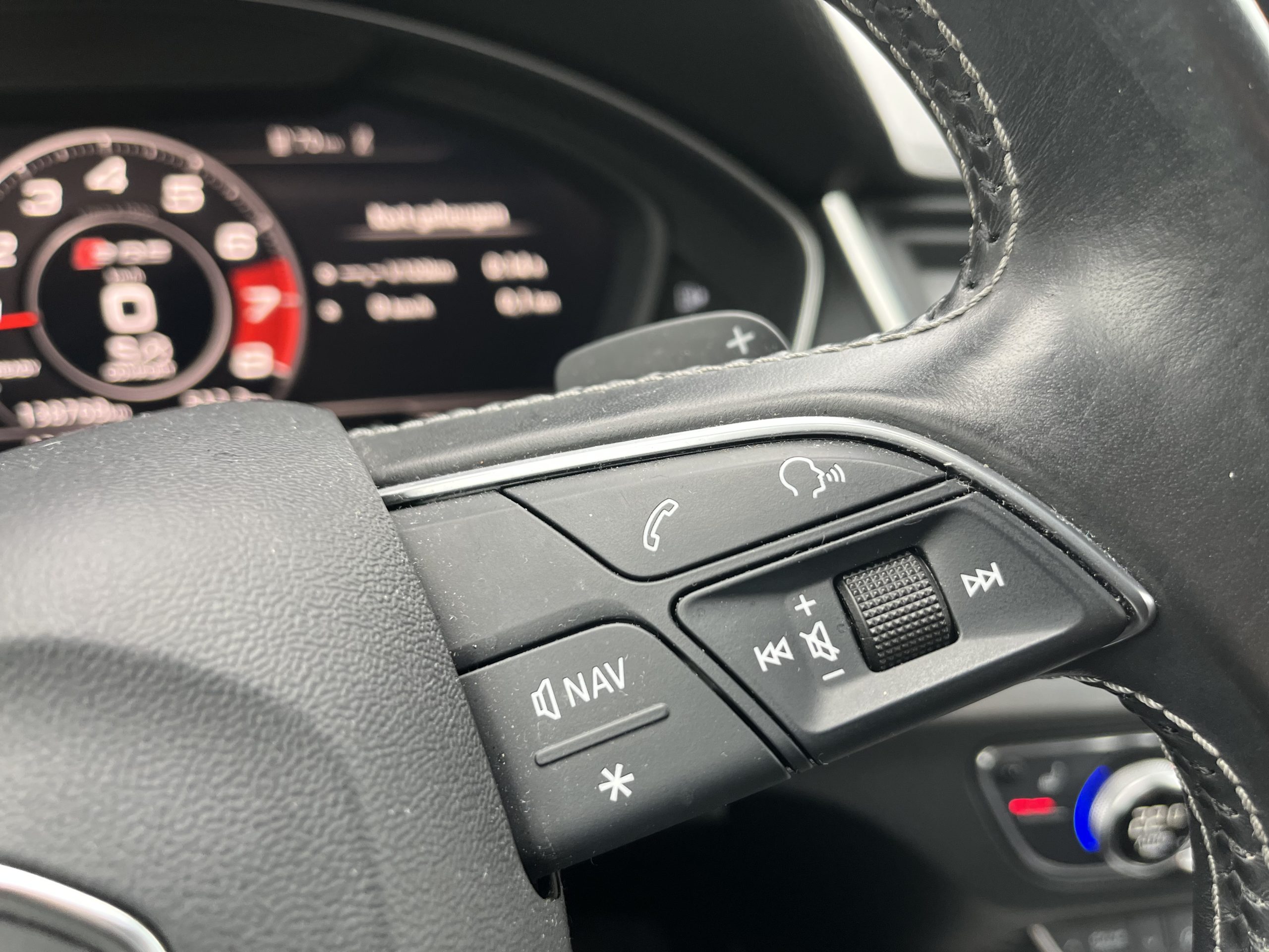 Audi SQ5 3.0 TFSI Quattro V6T S-Line 354PK •Automatische Airconditioning / Luchtvering / Alarminstallatie / 20” Lichtmetalen Velgen / Ambient Light / Trekhaak / Half Lederen Interieur & Alcantara / Navigatiesysteem / Audio Upgrade•