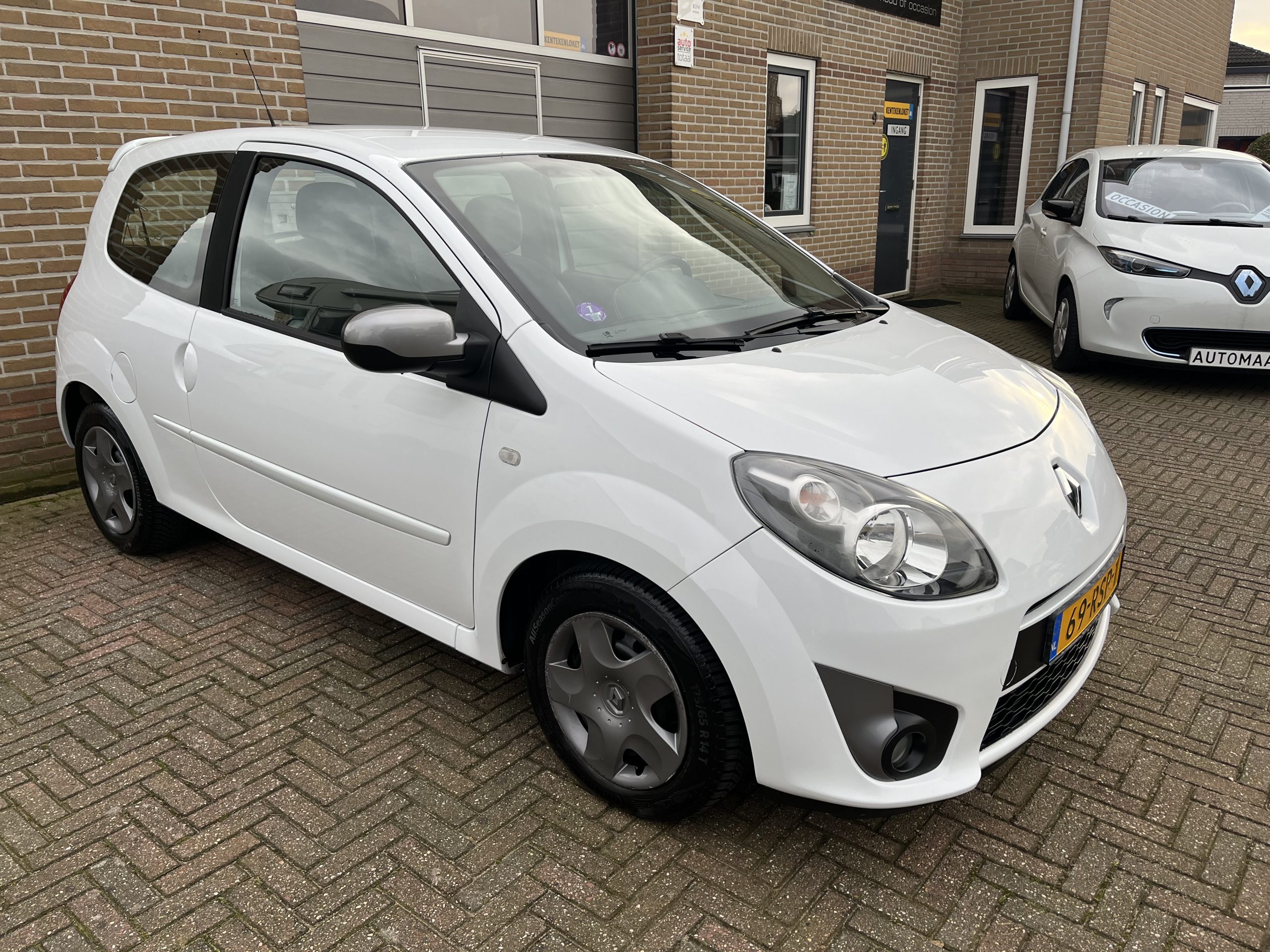 Renault Twingo 1.2 16v Night & Day •Airconditioning / All Season Banden / Cruise Control / Half Leder / Losse Achterstoelen• NIEUWE APK 12-2026!