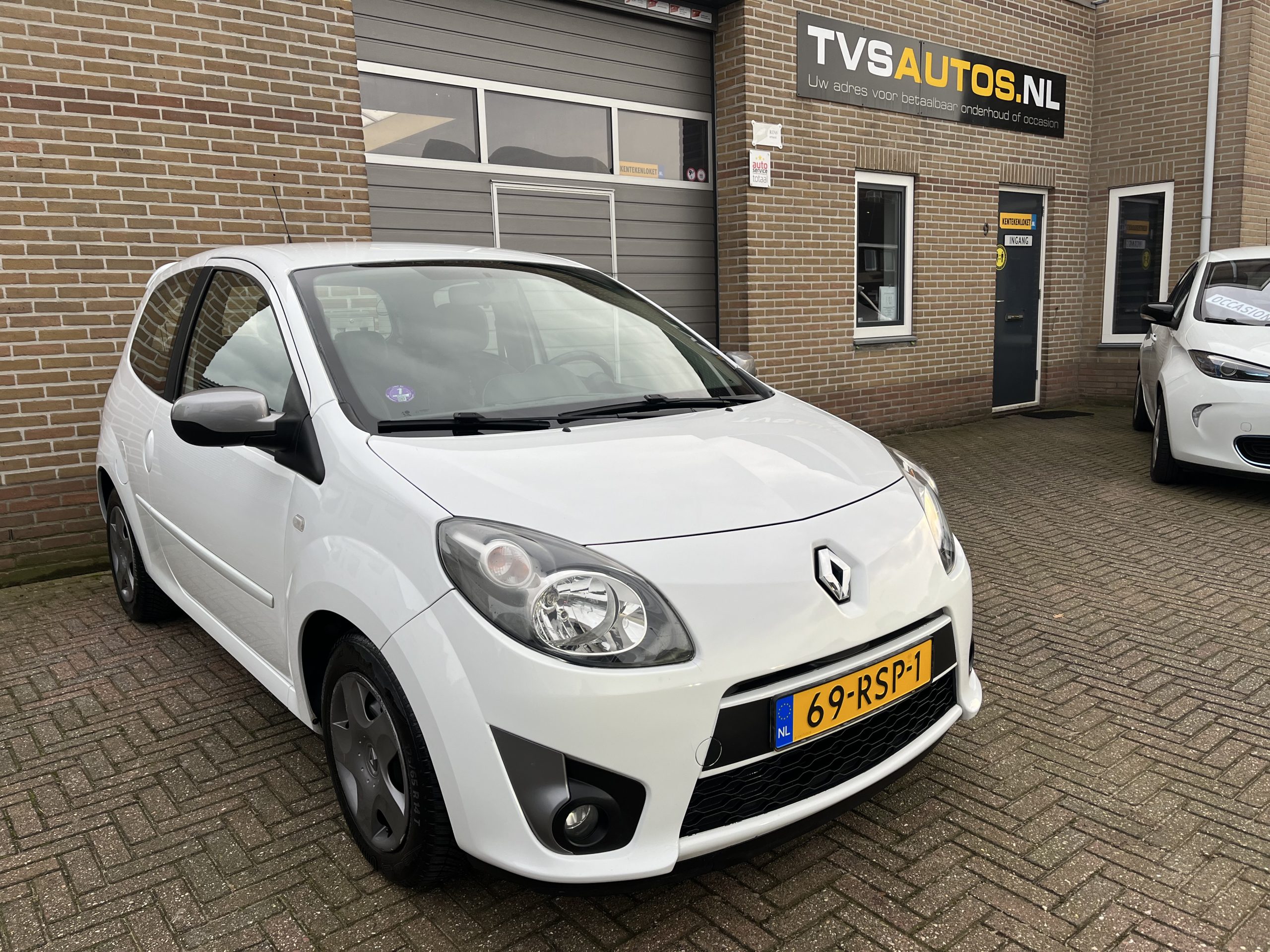Renault Twingo 1.2 16v Night & Day •Airconditioning / All Season Banden / Cruise Control / Half Leder / Losse Achterstoelen• NIEUWE APK 12-2026!